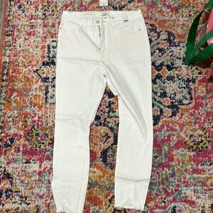 BRAND NEW WHITE JUDY BLUE SKINNY JEANS